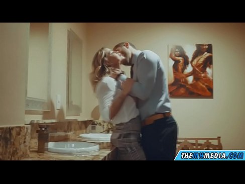❤️ Quan una rossa tetona et sedueix en un lavabo públic Putes al ca.robosexshop.ru ❤